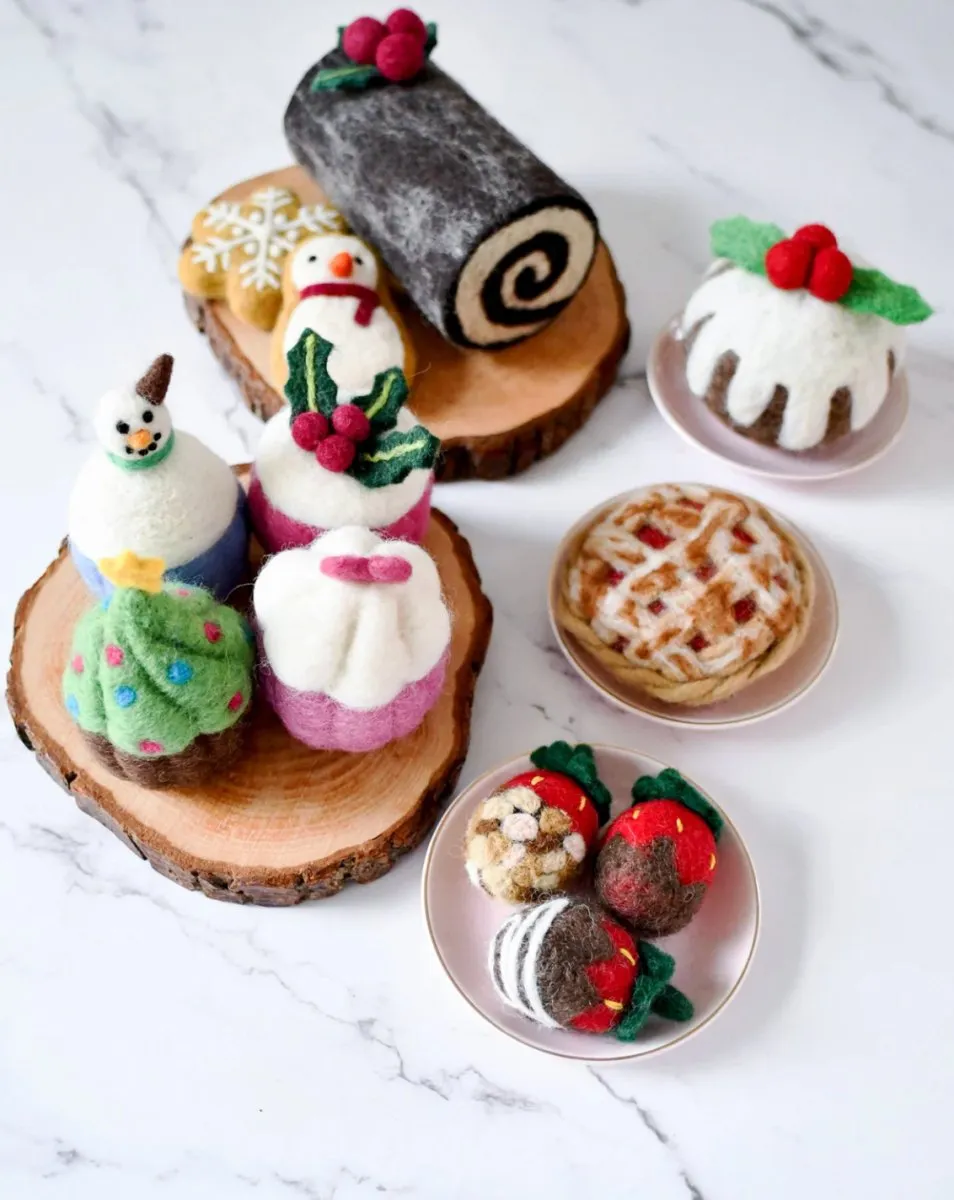 Christmas Felt Play Food - Snowman Cupcake | Tara Treasures