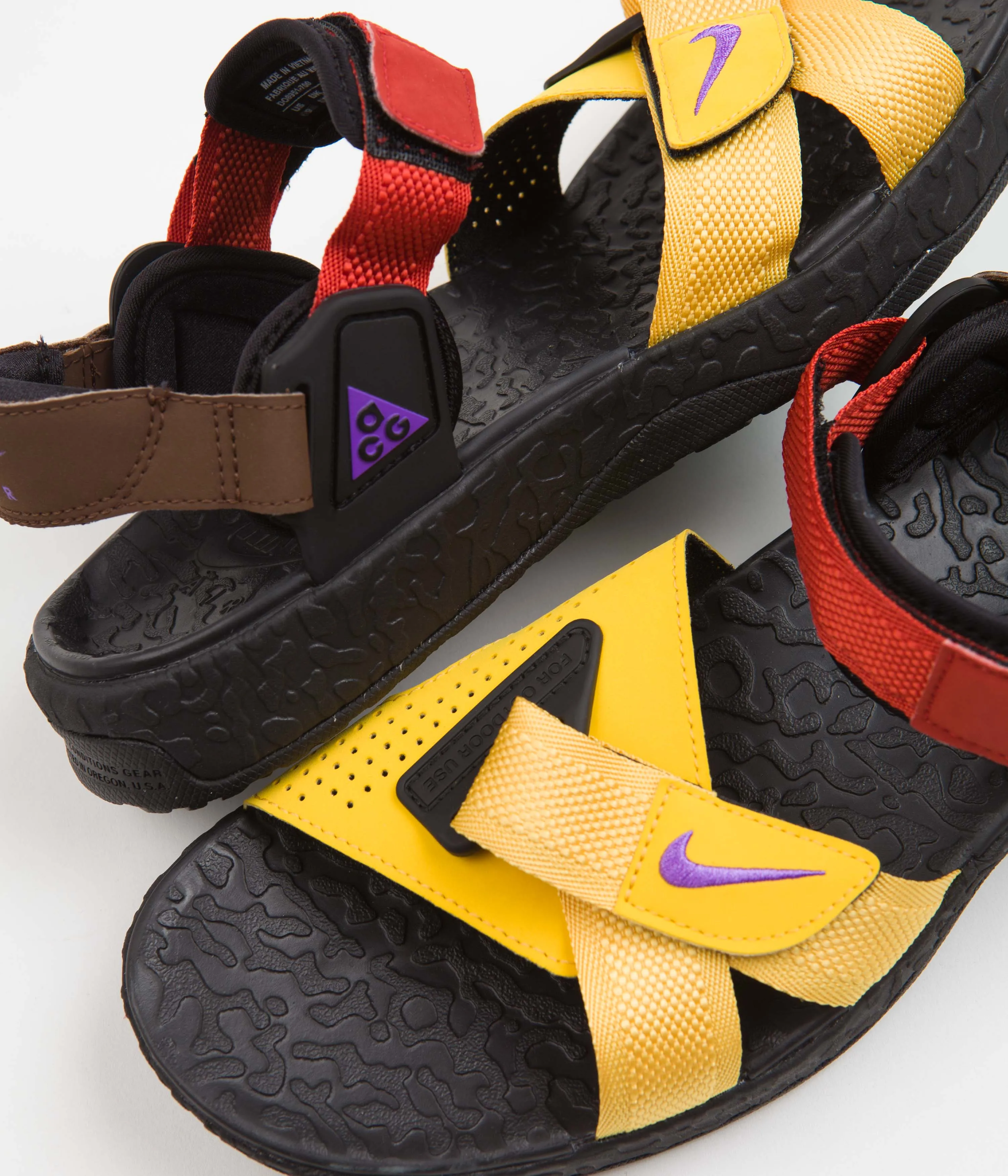 Nike ACG Air Deschutz  Sandals - Solar Flare / Action Grape - Cinnabar